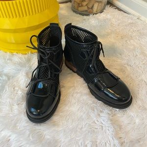 ✨Sorel (NWT) Shoes Patent Leather Size 6✨